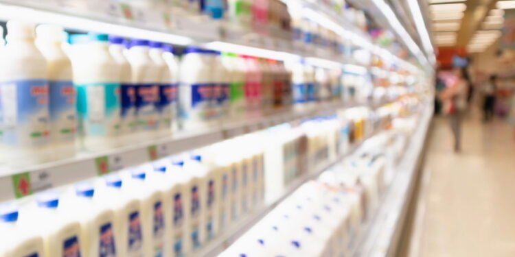 Iogurte fora do mercado - Créditos: depositphotos.com / Kwangmoozaa