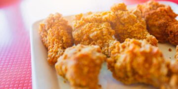 Rede famosa de fast food terá que pagar multa por erro grave ao demitir funcionário