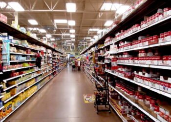 Grande rede de supermercados anuncia demissões em massa com o fechamento de 60 lojas