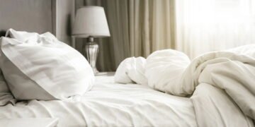 Esse sinal visível em seus lençóis pode ser um indicador precoce de câncer, alertam médicos