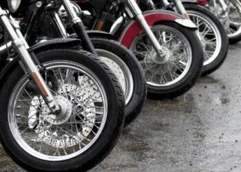 Melhores motos econômicas para quem roda muito na cidade