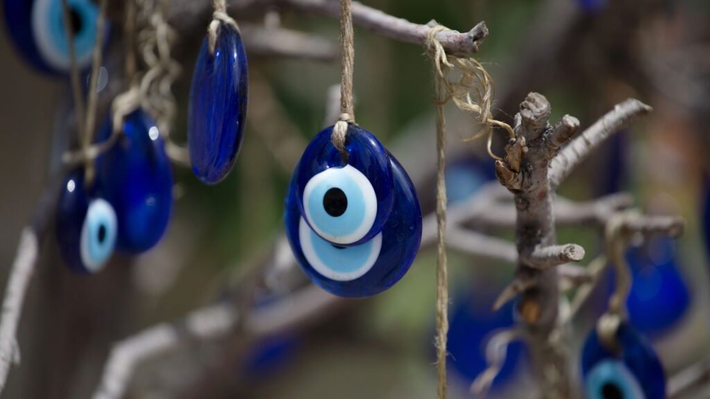 Olho grego ou olho turco? Qual é o verdadeiro e mais poderoso símbolo de proteção?