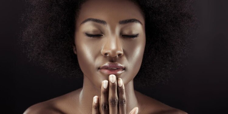 Por que a pele escura precisa de uma rotina diferente e especial para se manter saudável