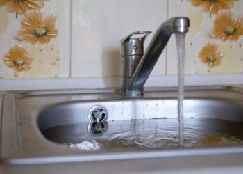 Pia e canos entupidos? Essas dicas fáceis vão desentupir e economizar seu tempo