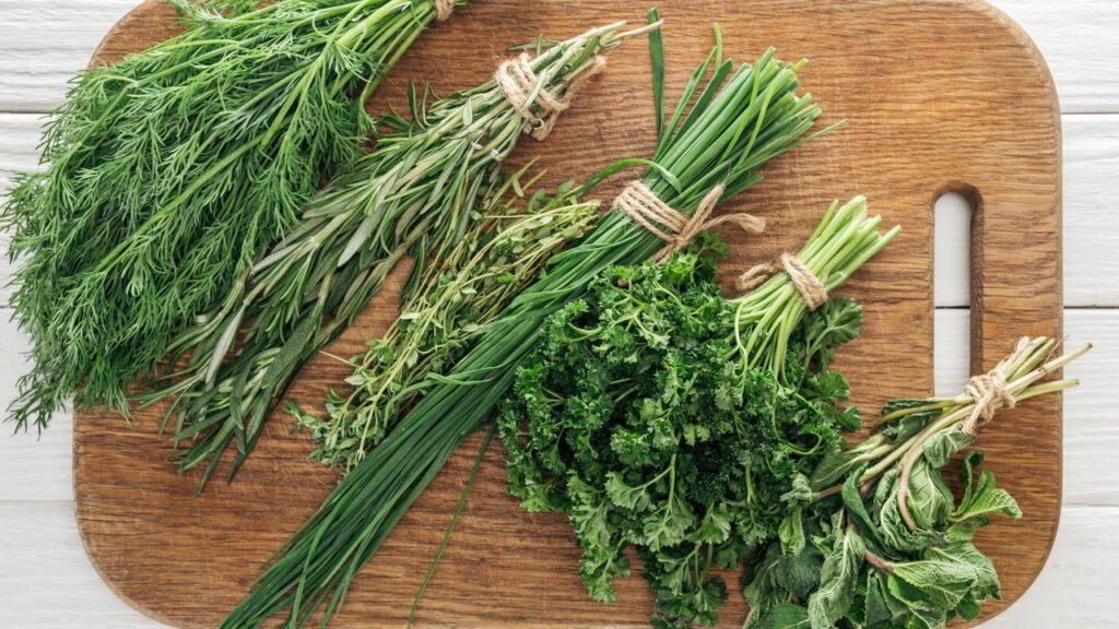 As plantas aromáticas perfeitas para plantar na primavera e usar na cozinha o ano inteiro