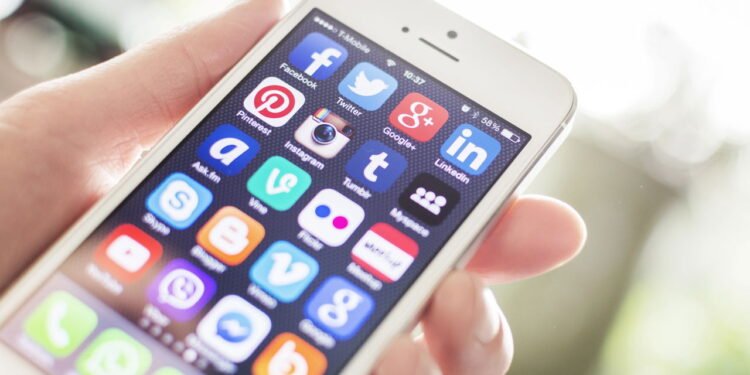 O que a psicologia revela sobre quem some das redes sociais do nada