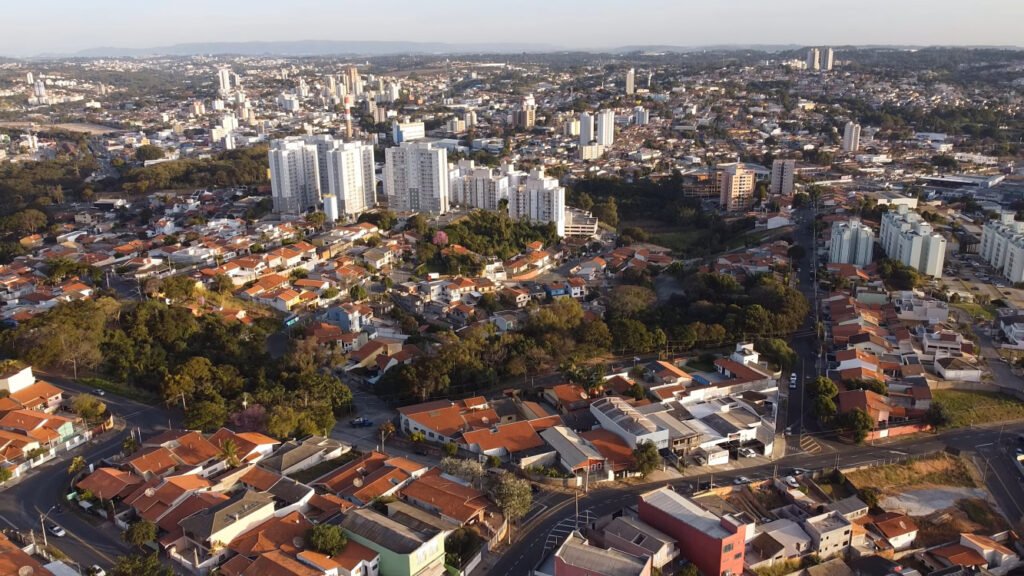 Cidade a 90 km de SP encanta com festa do figo e clima de interior com qualidade de vida