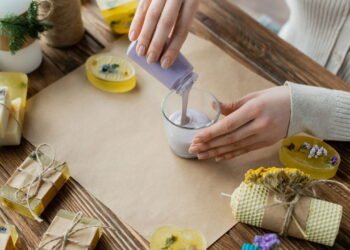 Como fazer sabonete líquido caseiro reaproveitando restos de sabonete