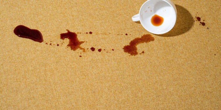Truque caseiro infalível para eliminar manchas de café