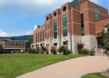 Pequenas cidades que se tornaram polos universitários e transformaram sua economia