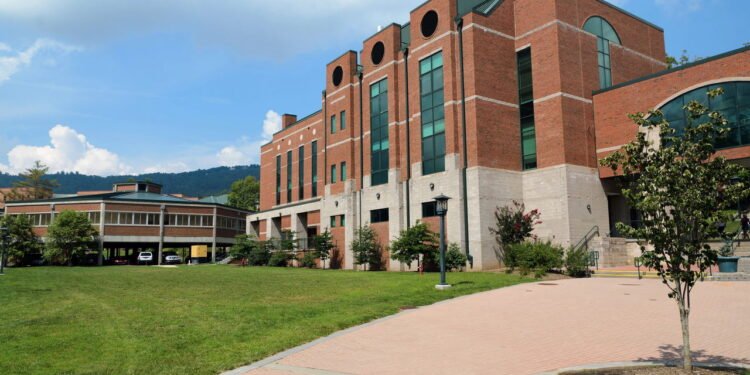 Pequenas cidades que se tornaram polos universitários e transformaram sua economia