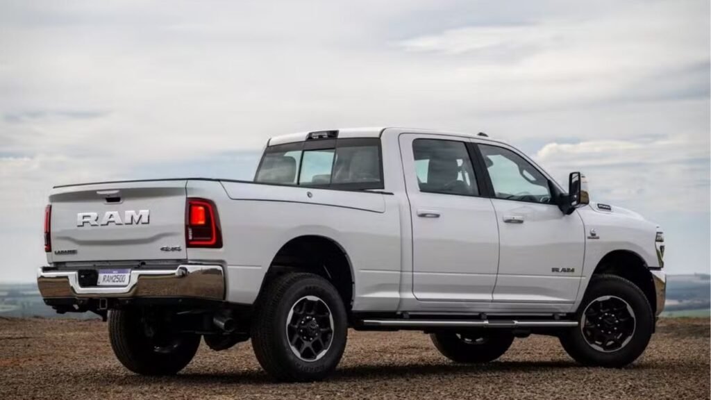 Nova Ram 2500 Laramie 2025 chega ao Brasil como a picape mais bruta do mercado