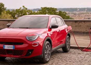 Fiat 600e, o SUV compacto elétrico com autonomia de até 400 km está dominando mercados internacionais