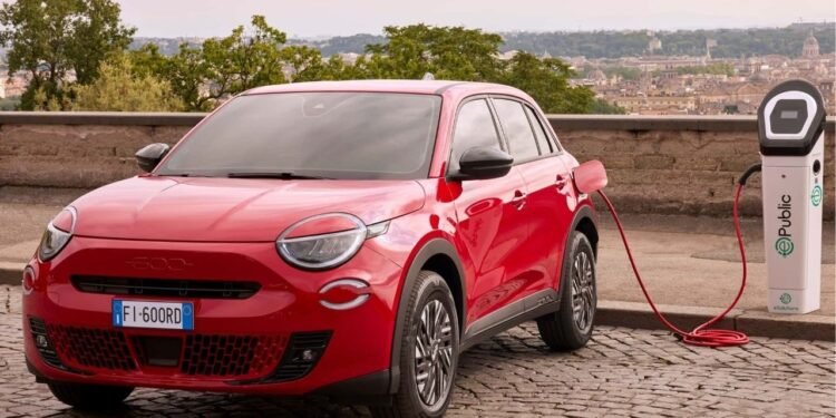 Fiat 600e, o SUV compacto elétrico com autonomia de até 400 km está dominando mercados internacionais