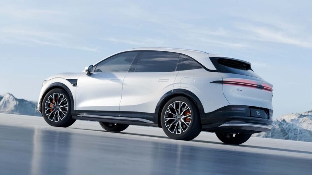 Novo SUV elétrico da Zeekr chega ao Brasil com 645 cv e autonomia de até 500 km