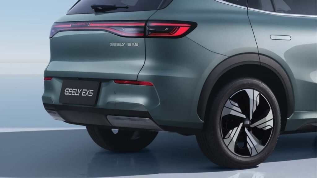 Geely EX5 chega ao Brasil com autonomia de até 413 km e preços partem de R$ 195.800