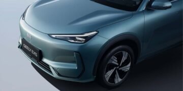 Geely EX5 chega ao Brasil com autonomia de até 413 km e preços partem de R$ 195.800