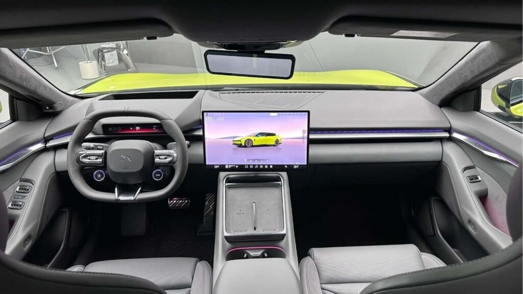 Xpeng P7 estreia na China com autonomia surpreendente de 820 km e já tem mais de 10 mil pedidos