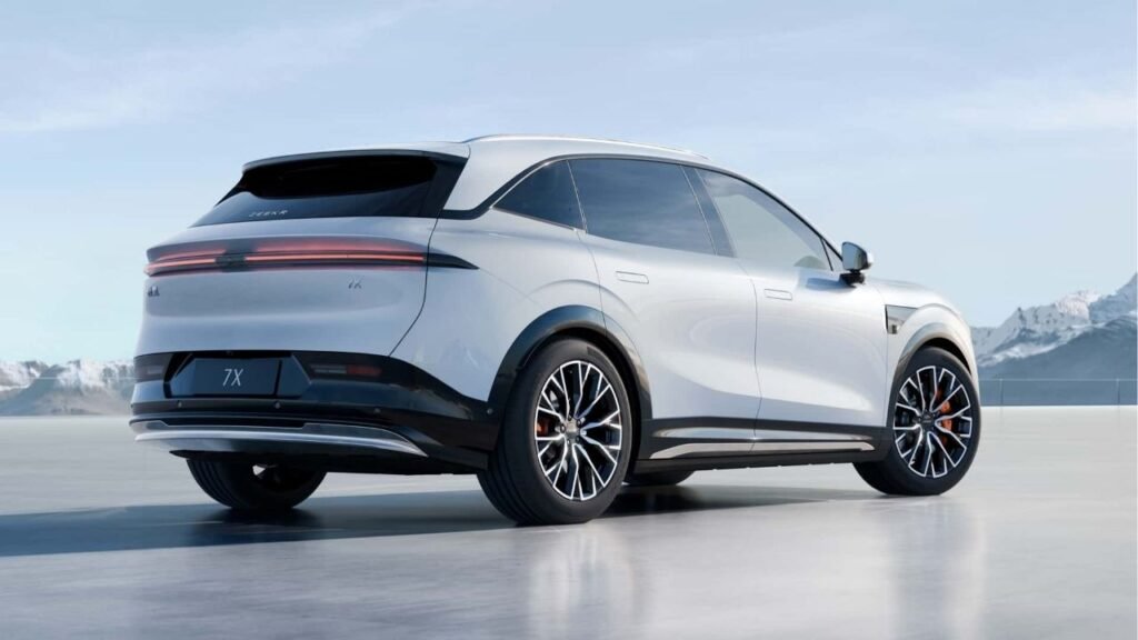 Novo SUV elétrico da Zeekr chega ao Brasil com 645 cv e autonomia de até 500 km