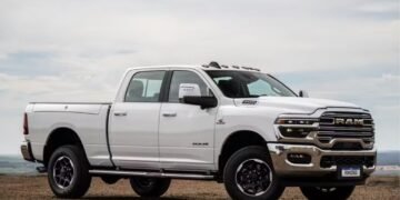Nova Ram 2500 Laramie 2025 chega ao Brasil como a picape mais bruta do mercado
