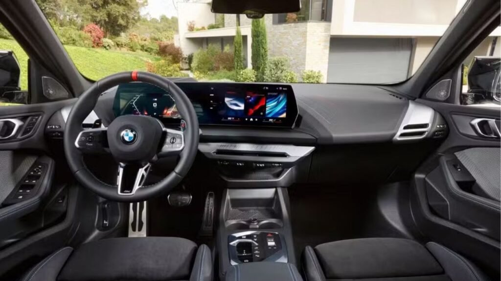 BMW traz nova M135 ao Brasil e promete desbancar a esportividade de Type R e GR Corolla