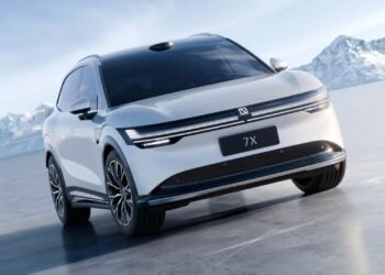 Novo SUV elétrico da Zeekr chega ao Brasil com 645 cv e autonomia de até 500 km