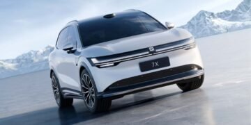 Novo SUV elétrico da Zeekr chega ao Brasil com 645 cv e autonomia de até 500 km
