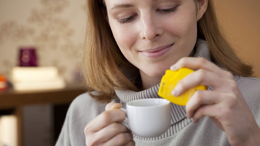 Perigos ocultos dos adoçantes artificiais e alternativas naturais seguras