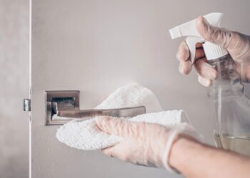 Para que serve a mistura de água oxigenada com bicarbonato