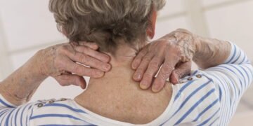 Fisioterapia e exercícios específicos aliviam artrose cervical em pessoas acima dos 60