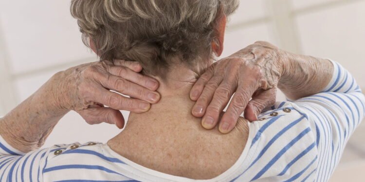 Fisioterapia e exercícios específicos aliviam artrose cervical em pessoas acima dos 60