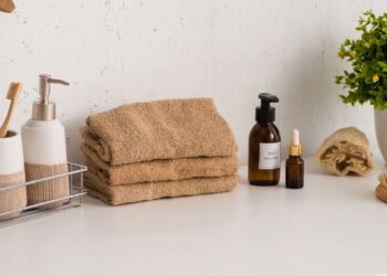 As melhores ideias para transformar cozinhas e banheiros sem reformas caras