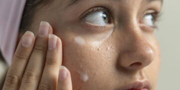 O que está causando essas bolinhas na pele e como eliminá-las rápido