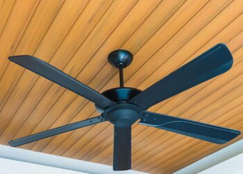 Ventilador de teto consegue refrescar no verão e aquecer no inverno gastando pouco