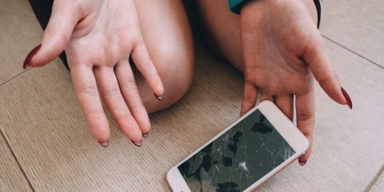 Tela do celular riscada