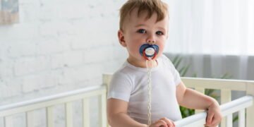 O que acontece com os dentes da criança que usa chupeta por muito tempo