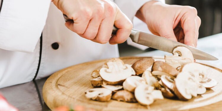 Lavar ou não os cogumelos - Créditos: depositphotos.com / AllaSerebrina