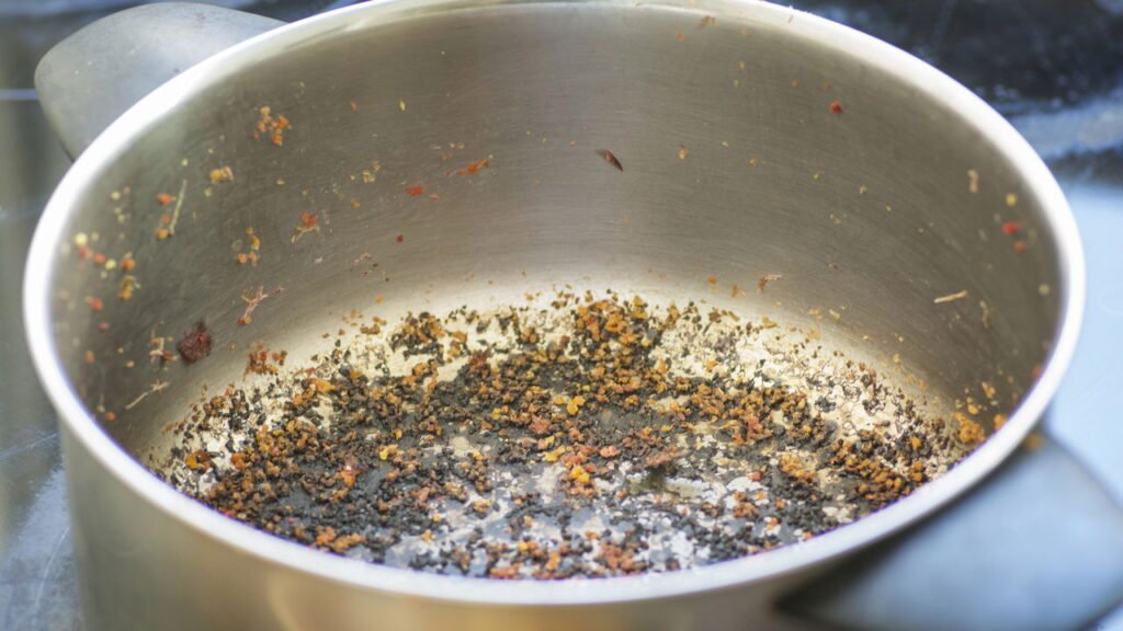 Erros comuns que fazem a comida queimar