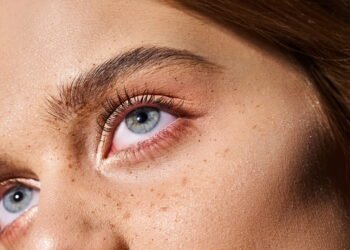 Produto de beleza popular pode alterar a cor dos olhos e causar irritação