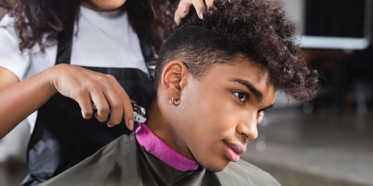 Corte de cabelo - Créditos: depositphotos.com / HayDmitriy