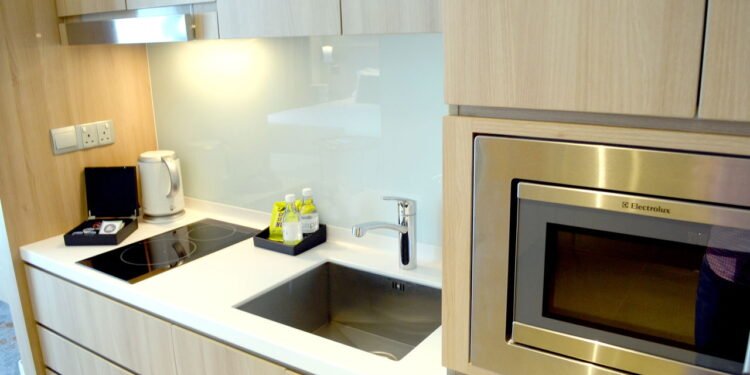 Cozinha pequena organizada e bonita é mais fácil do que parece