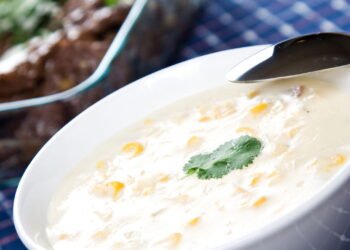 Essa receita de creme de milho fácil deixa qualquer refeição com gosto de casa