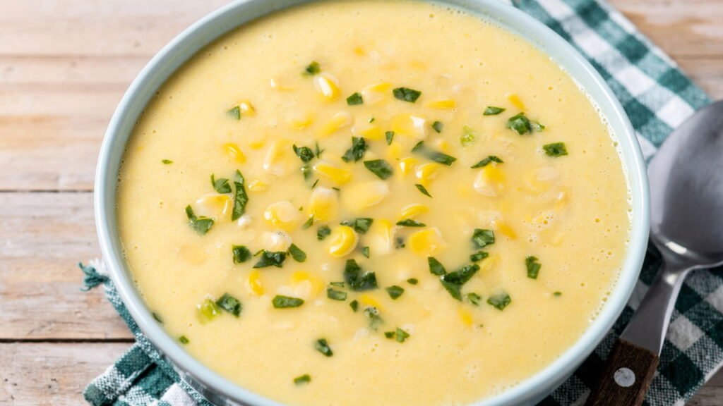 Essa receita de creme de milho fácil deixa qualquer refeição com gosto de casa