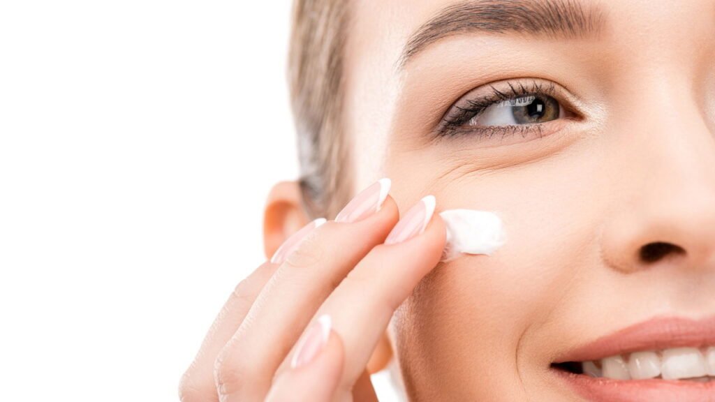Creme facial acessível une tecnologia e ciência contra o envelhecimento