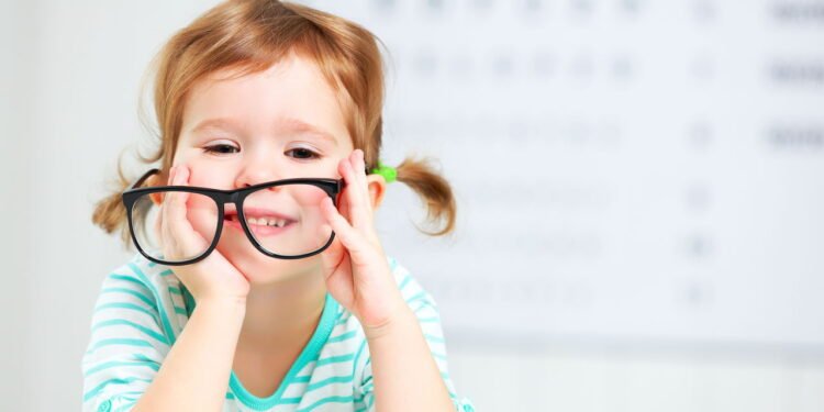 Saúde visual da criança - Créditos: depositphotos.com / evgenyataman