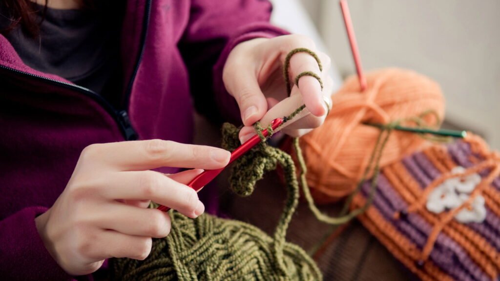 Personagem queridinho de crochê conquista com charme e detalhes apaixonantes