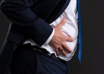 Por que os homens devem prestar atenção ao desconforto abdominal inferior?