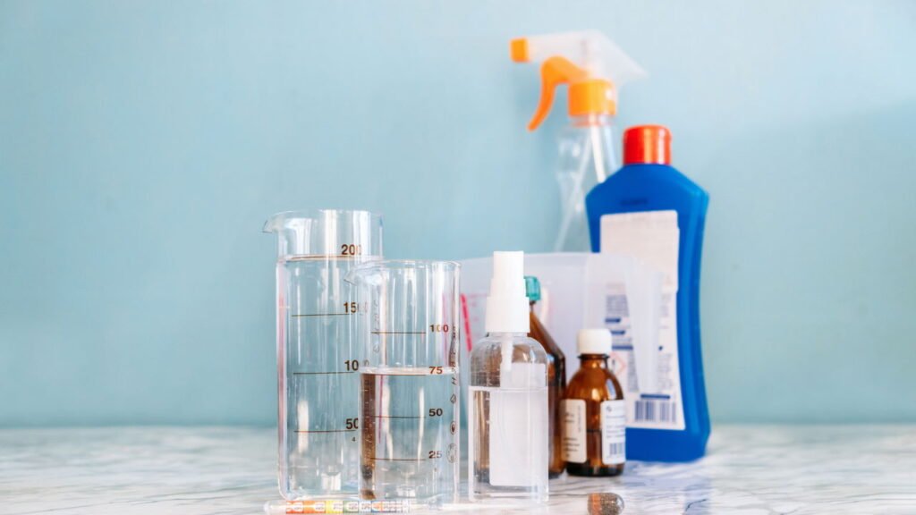 Crie seu próprio desinfetante natural utilizando esses ingredientes da despensa