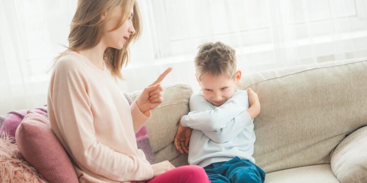 Crianças podem ser educadas sem gritar - Créditos: depositphotos.com / elenachhil