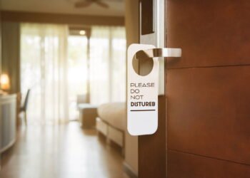 Essas são as características de quem só dorme com a porta fechada, segundo a psicologia